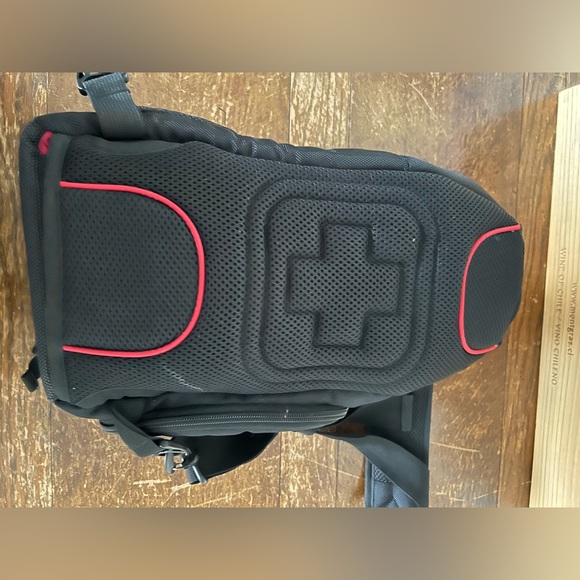Swiss Army cross body sling camera back pack . - Picture 7 of 9